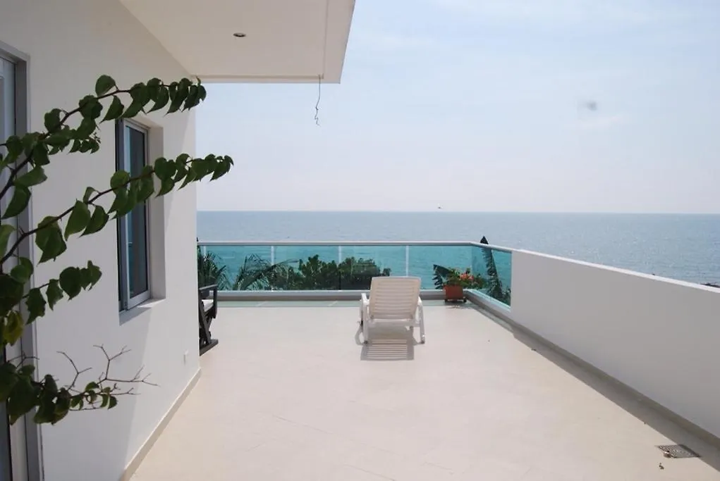 Гостевой дом Casa En La Playa Majuga Картахена Летний дом